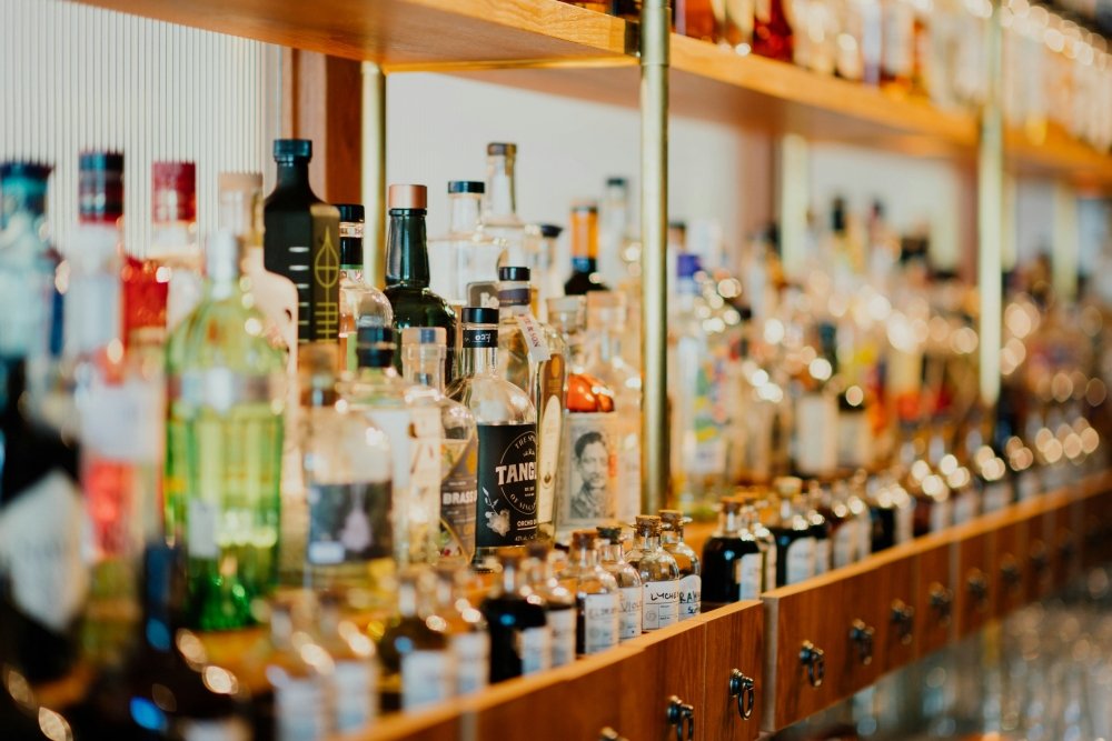 Alkohol jak papierosy – WHO chce ostrzeżeń o ryzyku raka