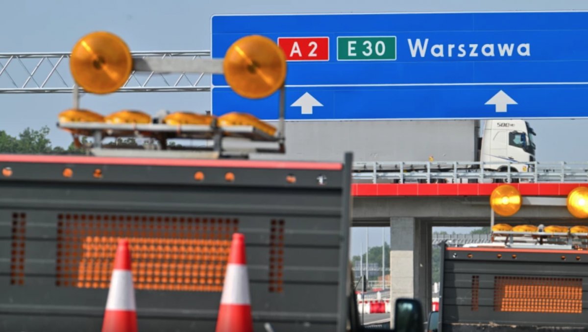 Tragiczne zderzenie na autostradzie A2: jedna osoba ranna, występują utrudnienia