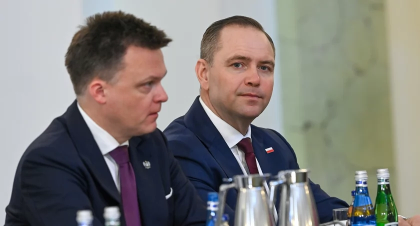 Rozdroże Trzeciej Drogi. PSL i Hołownia idą osobno?