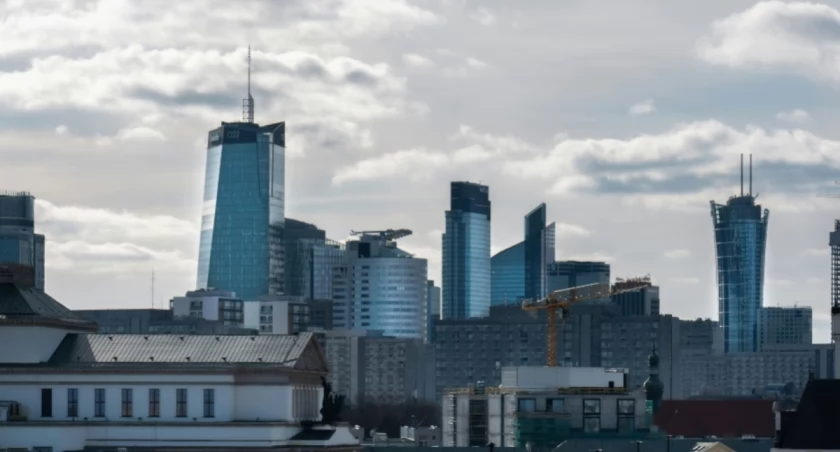 Miliony w gotówce, luksusy i przetargi – afera w ZGN Targówek