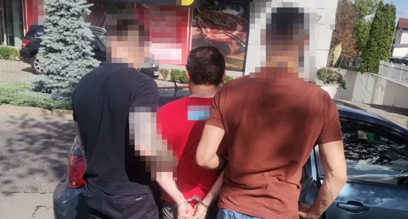  Nielegalne automaty do gier i mefedron w Alejach Krakowskich. 33-letni Gruzin zatrzymany przez kryminalnych z Włoch