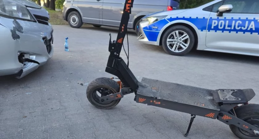 Groźna kolizja na Mokotowie: czołowe zderzenie hulajnóg, dwie osoby w szpitalu