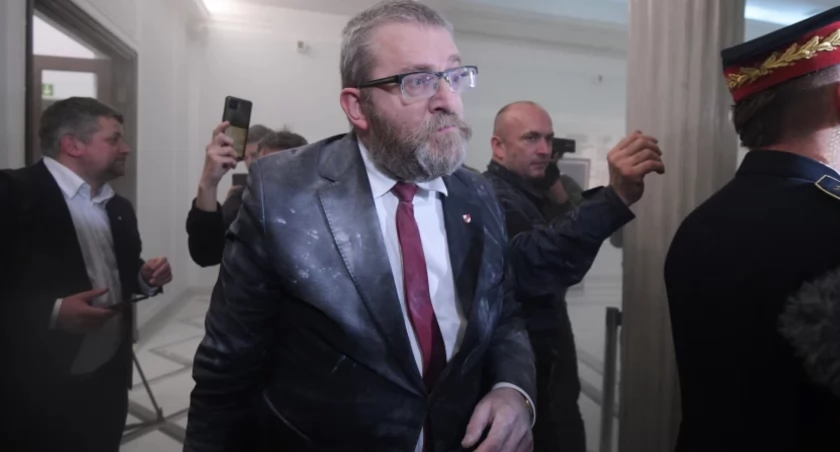 Siedem zarzutów dla Grzegorza Brauna
