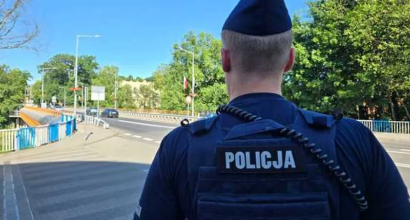 Ruch Obrony Granic z dronami termowizyjnymi. Służby natychmiast wprowadzają zakaz lotów przy granicy
