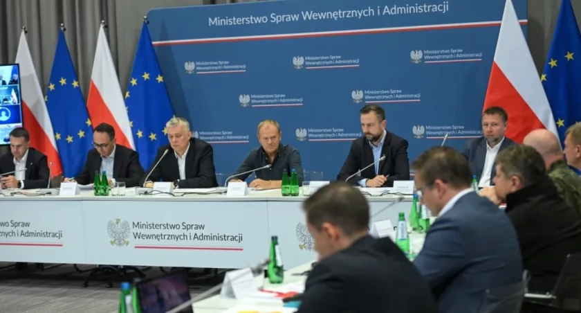 Tusk na sztabie kryzysowym: gotowość na każdy scenariusz