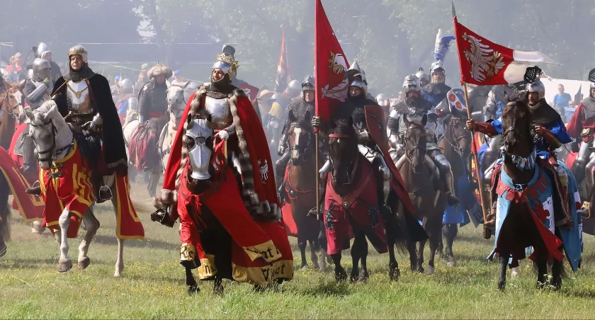 Tysiące ludzi na Polach Grunwaldu