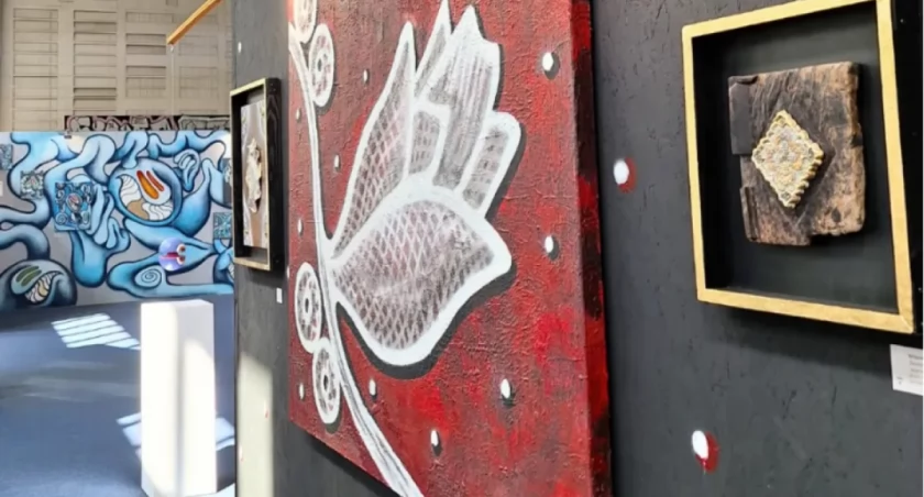  Street art w Pałacu Kultury. Murale i wlepki w sercu Warszawy
