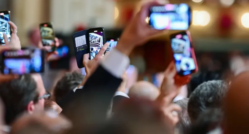 Czy młodzi znają życie offline? 97% codziennie w sieci
