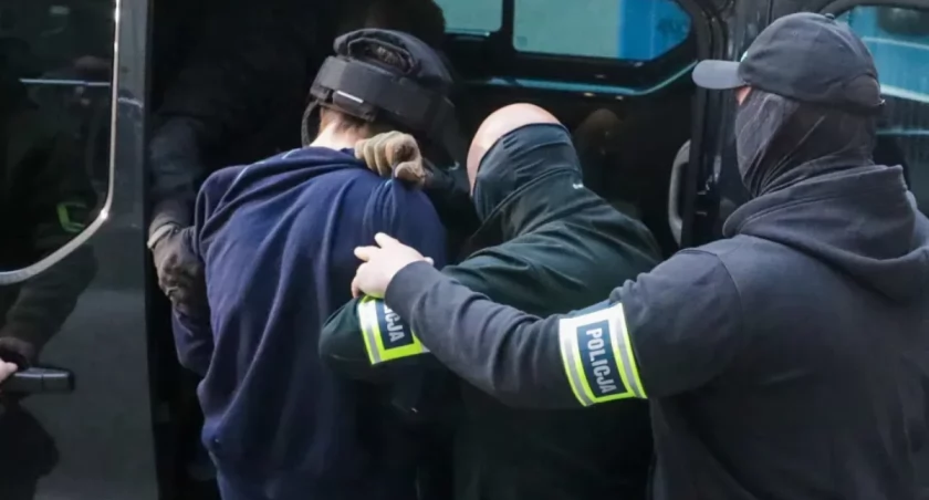  Nowa opinia biegłych w sprawie Mieszka R. Podejrzany o zabójstwo na UW trafi na kolejną obserwację