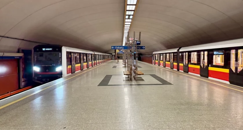 Racławicka znów na trasie! Metro przyspiesza po naprawach