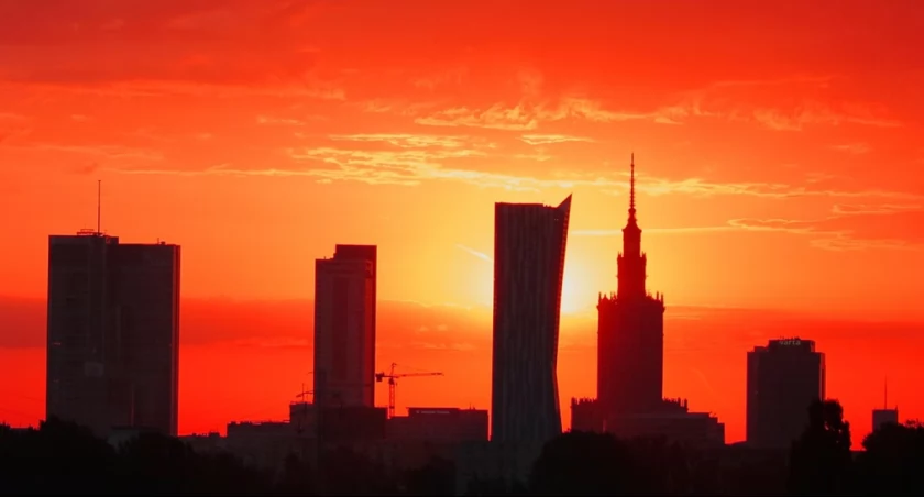 Warszawa pod lupą upałów: czy stolica jest gotowa na gorące lato? [SONDAŻ]