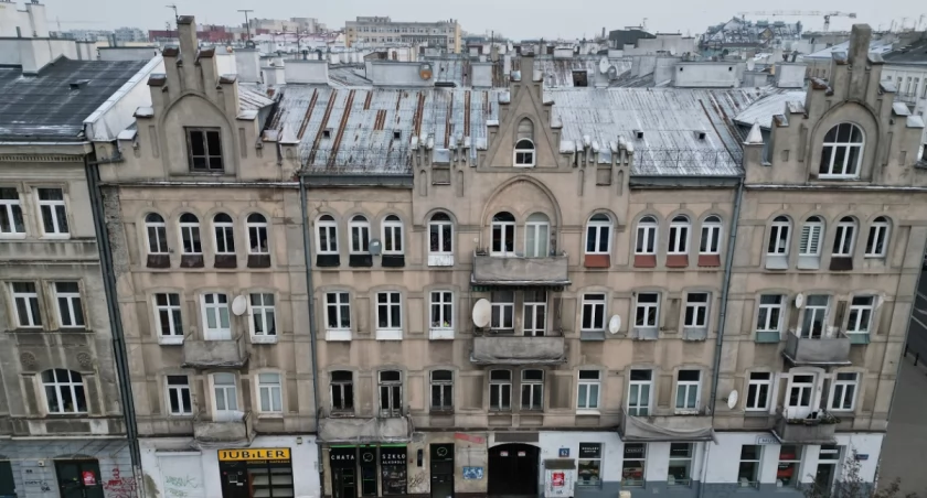 Kiedyś chluba, potem ruina – dziś remont. Targowa 62 zmienia się na dobre