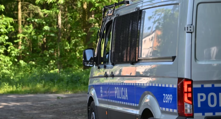 Makabryczne odkrycie w Konstancinie. Ciało uwięzione w zaporze