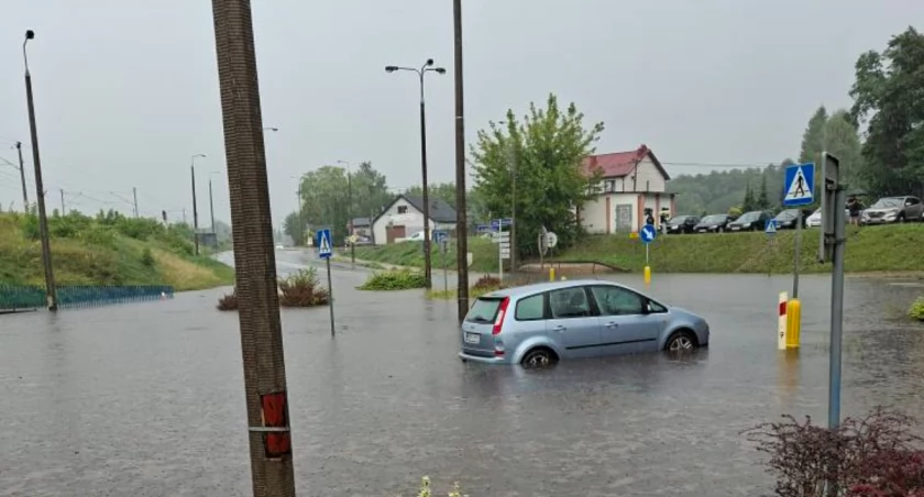 Ponad 600 interwencji na Mazowszu. Ewakuacja harcerzy