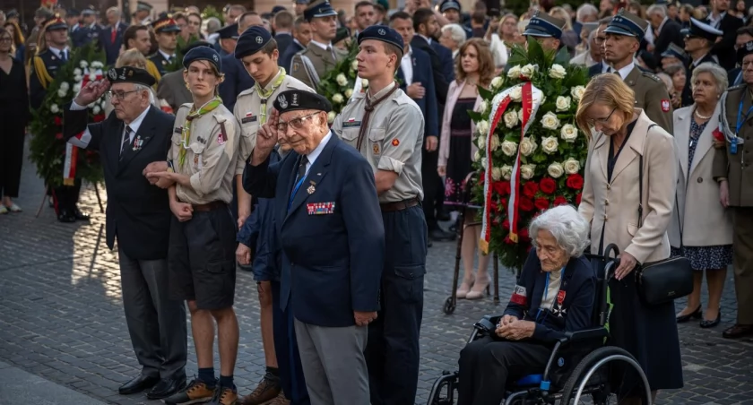  Plac Krasińskich znów wypełnił się pamięcią. Warszawa oddała hołd Powstańcom