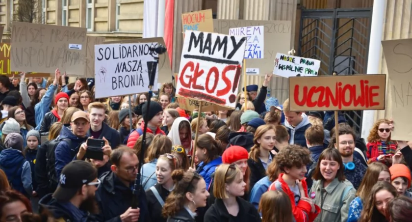 ZNP grozi ogólnopolskim protestem. Chodzi o wypłaty dla nauczycieli 