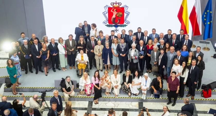 Przyznano tytuły i nagrody zasłużonym dla Warszawy
