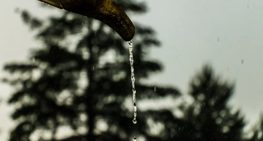 Pogoda się psuje. Nad Polską front z opadami i spadkiem temperatur
