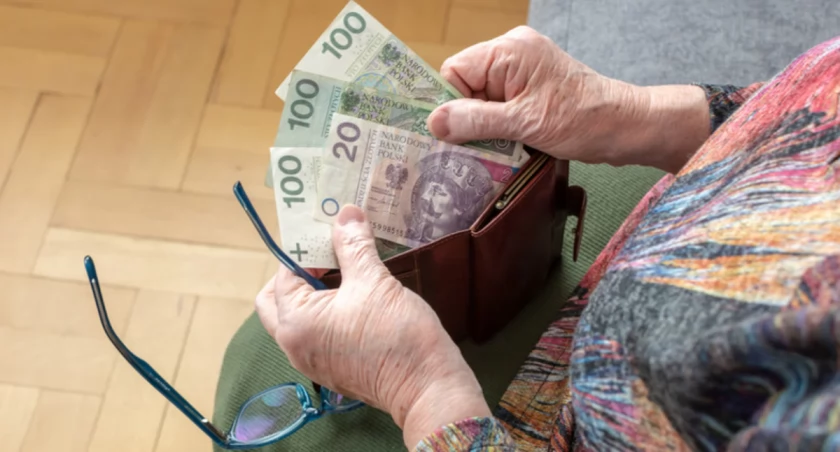 Ile zyskasz, pracując po osiągnięciu wieku emerytalnego? ZUS odpowiada