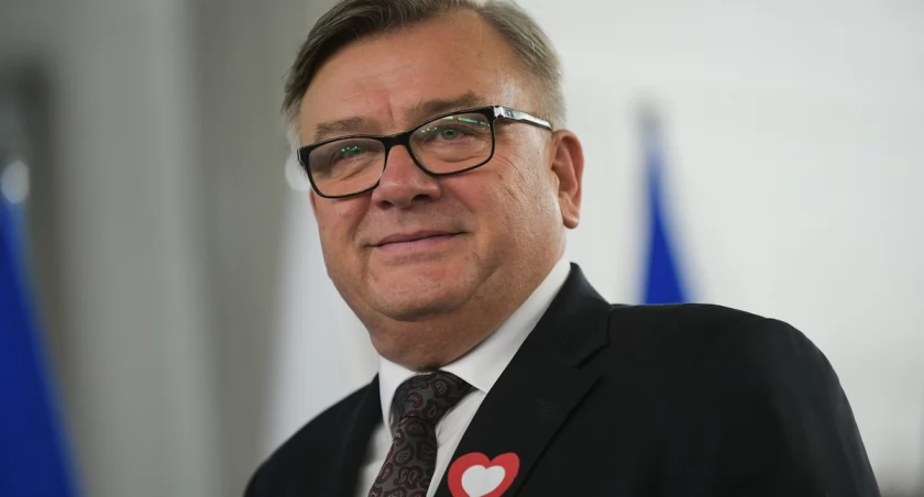 Żona posła PO z półmilionową dotacją na hotel. On wcześniej krytykował 500 plus