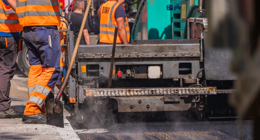 Sierpniowy chaos na stołecznych ulicach – sprawdź, gdzie zmiany!