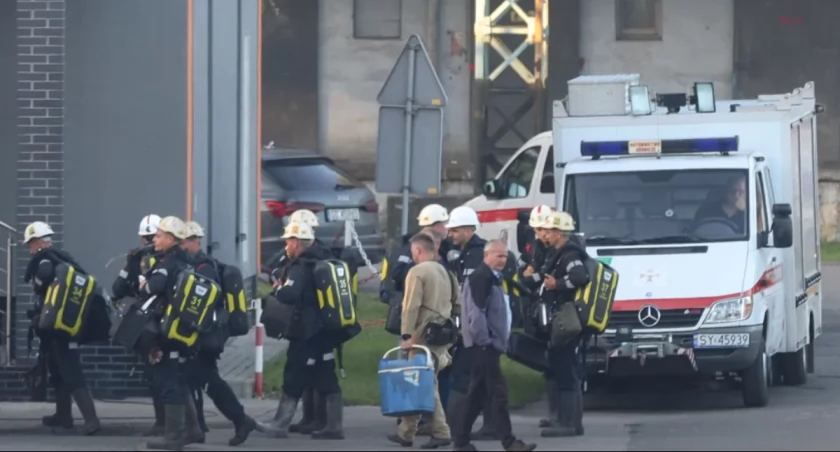 Wstrząs w kopalni Knurów. Jeden górnik zaginął, trwa akcja ratunkowa