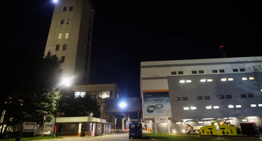 „Nie ma kontaktu” zmieniło się w żałobę. Knurów żegna górnika