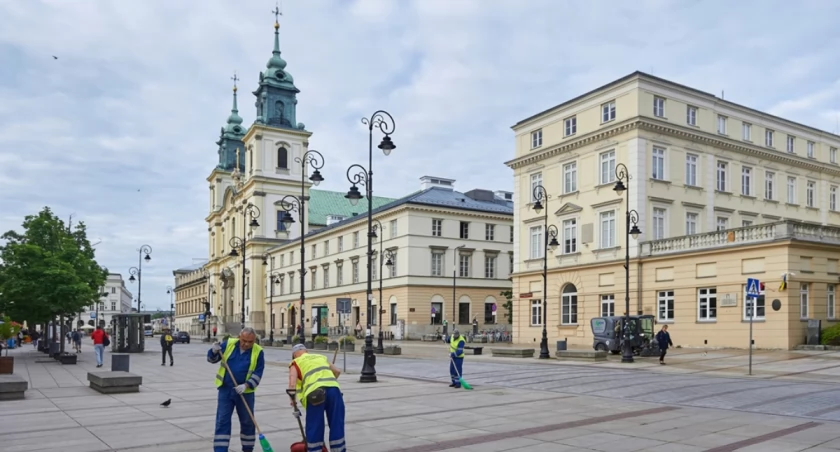 Werble, imprezy, porządek: jak ogarnia to Warszawa