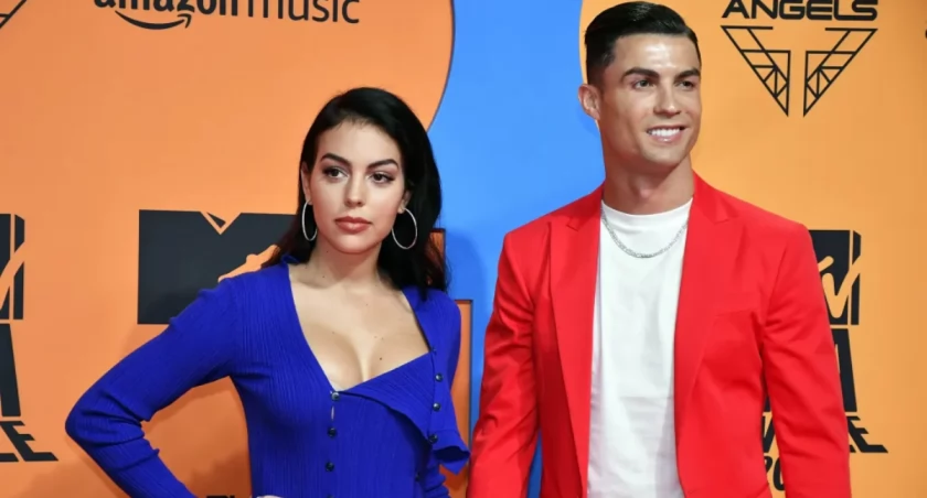 „Sí, acepto”: Georgina pokazuje pierścionek od Ronaldo