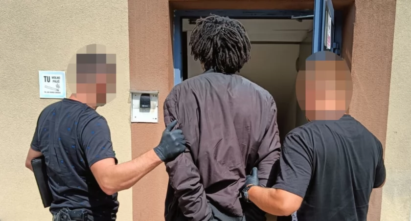 Policjanci z Bielan zatrzymali obywatela Nigerii