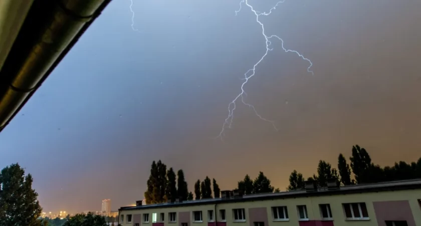Front burzowy nad Polską. Alerty IMGW i RCB