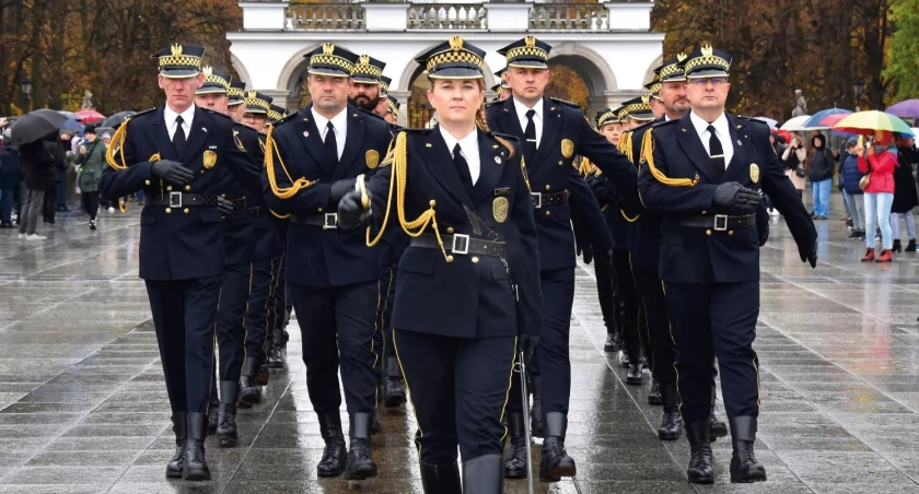 Uroczysta zmiana warty ze Strażą Miejską