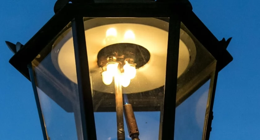Przestarzałe lampy znikają z Warszawy. Czas na nowoczesne LED-y