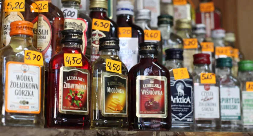 Droższy alkohol – tańsze koszty zdrowotne? Ekspert tłumaczy