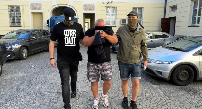 Gigantyczna akcja stołecznej policji. 24 osoby zatrzymane za produkcję i handel narkotykami