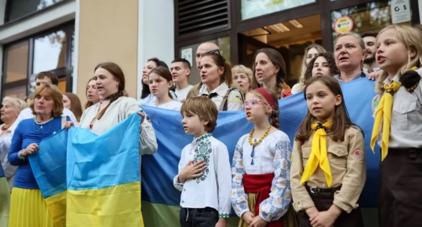 Warszawa świętuje ukraińską niepodległość. Hymn, podziękowania i słowa wsparcia pod Ukraińskim Domem