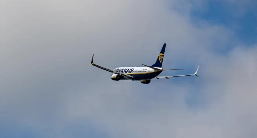 Koniec wojny: „przełomowy” deal Ryanair–Booking
