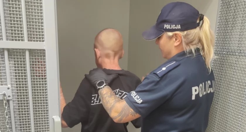 Próbował wepchnąć kobietę pod pociąg metra. 42-latek zatrzymany przez policję