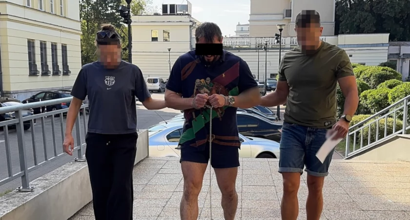 Policja przerwała narkotykową transakcję. W torbie – 8 kg marihuany, w mieszkaniach – jeszcze więcej
