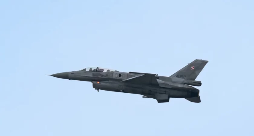 Tragedia w Radomiu. F-16 rozbił się przed AirShow, zginął pilot