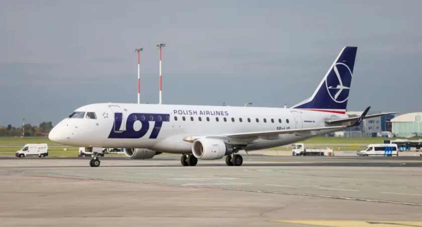 LOT: pasażerowie z Radomia obsłużeni w Warszawie. Przewoźnik zapewnia opiekę i transport