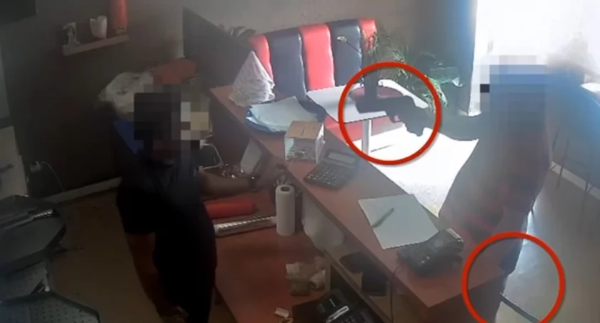 Chciał kebaba, wszedł z maczetą i atrapą broni