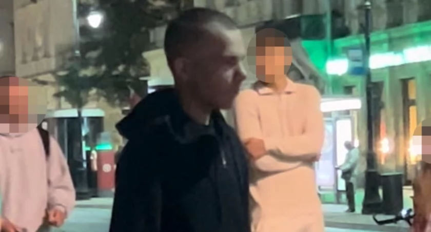 Tajemniczy mężczyzna z Krakowskiego Przedmieścia. Wiesz kto to?
