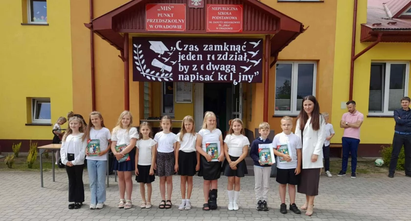 Przekroczy próg szkoły z uśmiechem