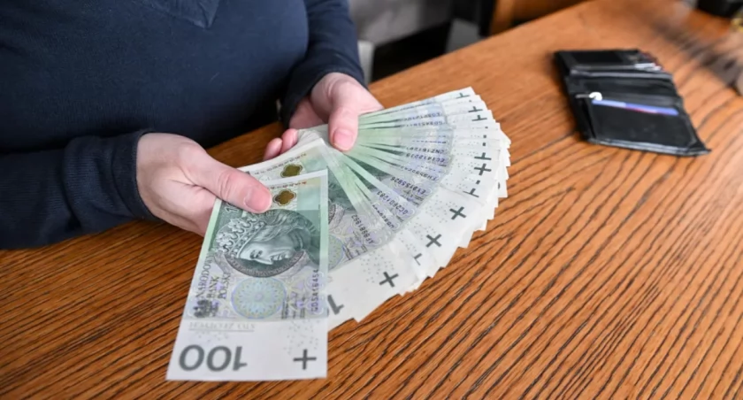Bilion w papierach, bieda w portfelach – Tusk świętuje, Polacy liczą grosze