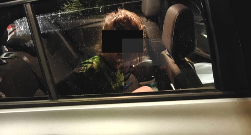 26-latka wjechała do rowu i straciła auto