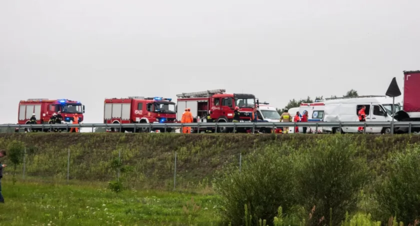 Śmiertelne zderzenie na A2. Droga do Warszawy nadal zamknięta