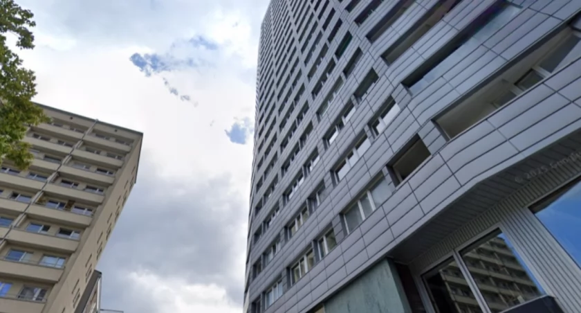 „Tu się nie da żyć” – dramat lokatorów warszawskiego wieżowca