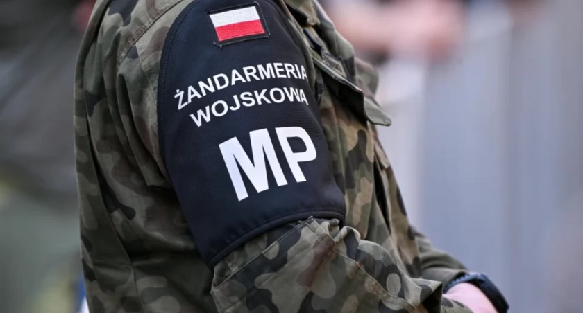 Żandarmeria Wojskowa pracuje na miejscu znalezienia przedmiotu przypominającego wyrzutnię