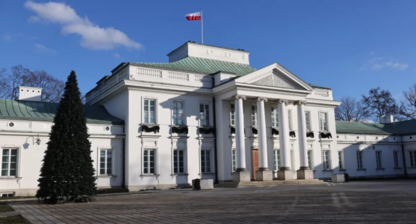Dron nad Belwederem i siedzibami rządu. MSWiA zabiera głos